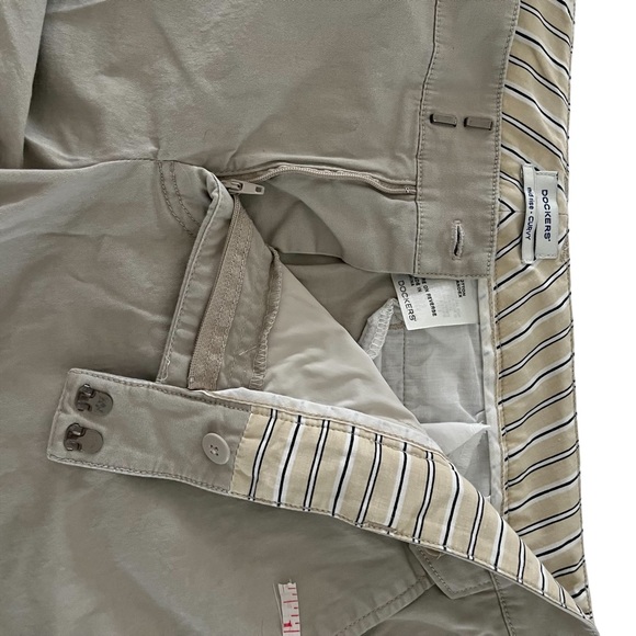 Dockers Mid Rise Curvy Shorts Beige Size 14 - Picture 5 of 8